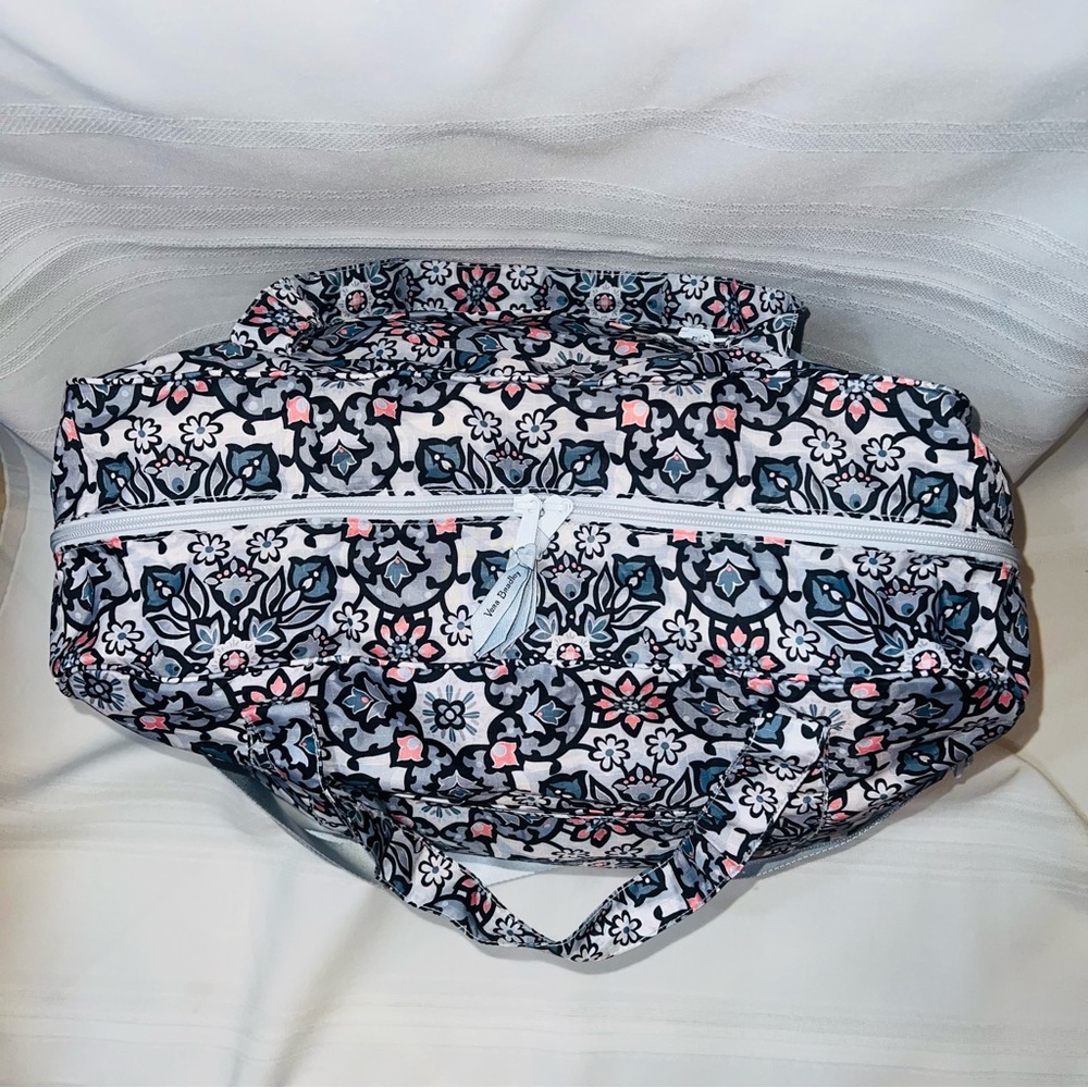 Vera Bradley Nylon Duffle Lisbon Medallion Archived Pattern NWOT 
💥SALE /2 OFF 💥 - Picture 3 of 16